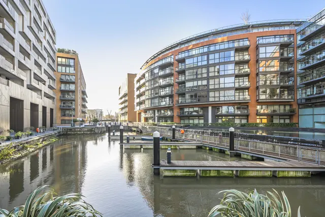 Photo 2 — 71 Woods House, Grosvenor Waterside, 7 Gatliff Road, London