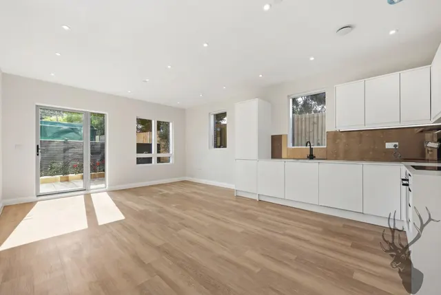 High Road, Chigwell, IG7, photo 2