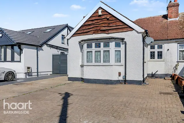 Clayhall Avenue, Clayhall, IG5, photo 2