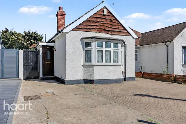 Clayhall Avenue, Clayhall, IG5, photo 1