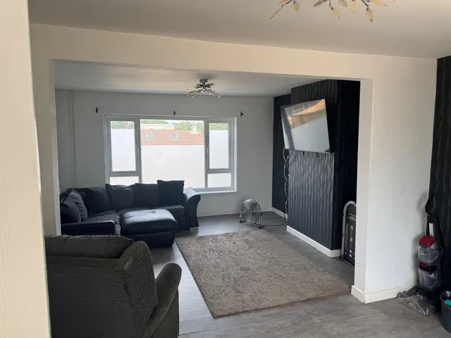 Yew Tree Close, Cardiff, CF5, photo 2