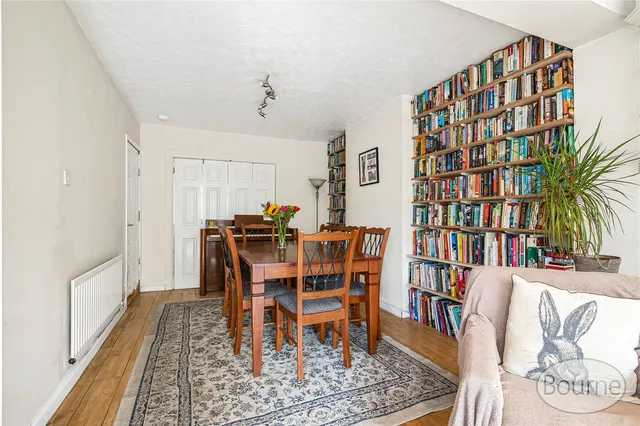 Hillview Crescent, Guildford, GU2, photo 3