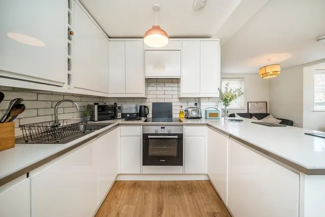 Emanuel Avenue, W3, photo 2