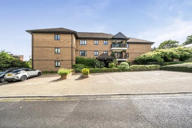 Regents Park Road, London, N3, photo 1