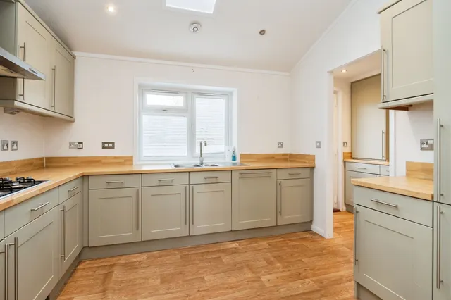 Queen Street, Paddock Wood, TN12, photo 3