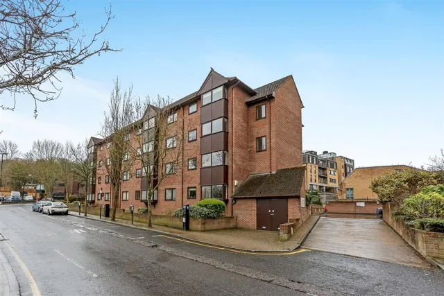 Whytecliffe Road South, Purley, CR8, photo 1