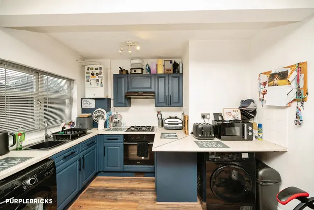 Throne Crescent, Rowley Regis, B65, photo 2