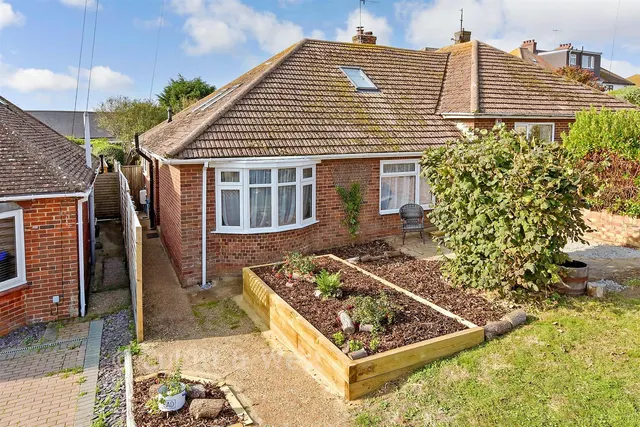 Cliff Gardens, Telscombe Cliffs, BN10, photo 1