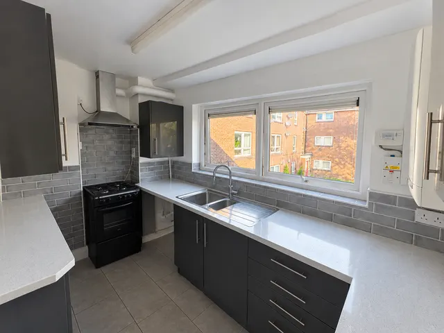 Hazlebarrow Crescent, Sheffield, S8, photo 3