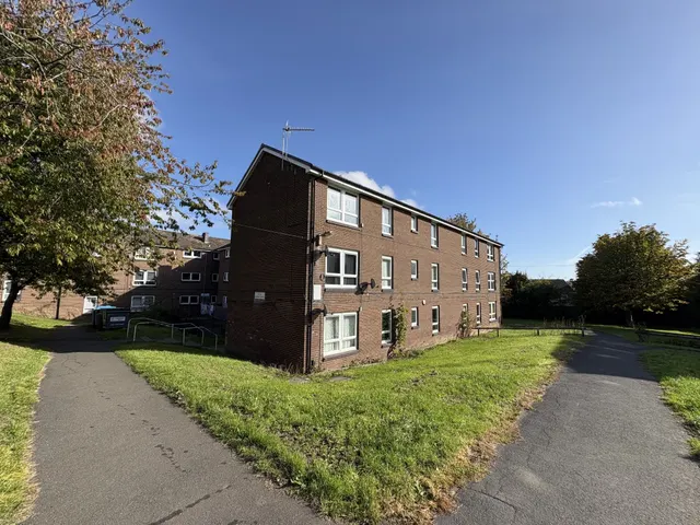 Hazlebarrow Crescent, Sheffield, S8, photo 1