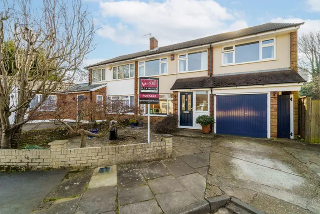 Avon Road, Sunbury-on-Thames, photo 1