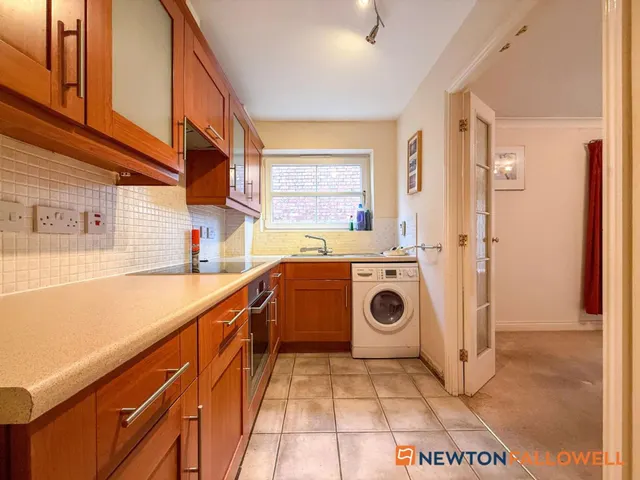 Warwick Road, Balderton, NG24, photo 3