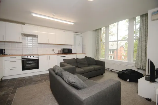 Clifton Avenue, Fallowfield, M14, photo 3