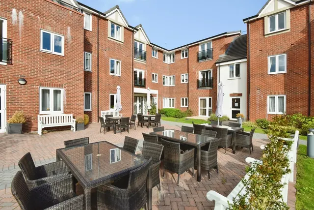 Cedar Avenue, Alsager, ST7, photo 1