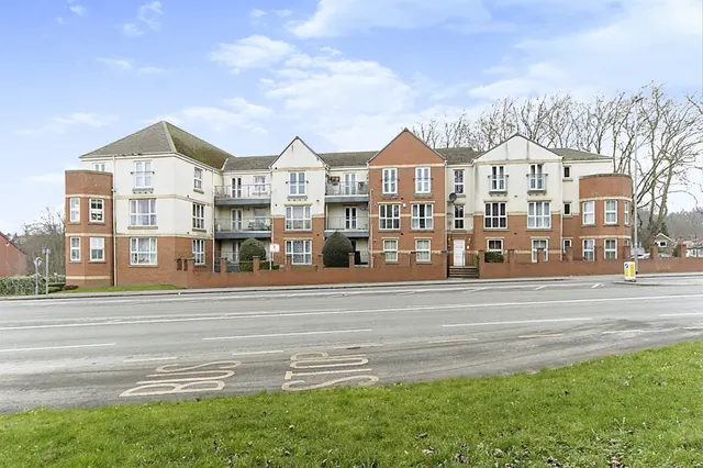 Roundhay Road, Leeds, photo 1
