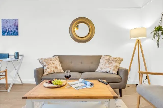Lark Rise, Brackley, NN13, photo 3