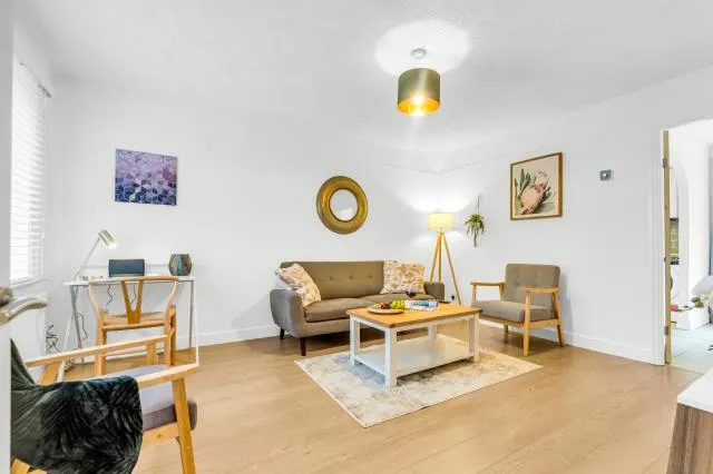 Lark Rise, Brackley, NN13, photo 2