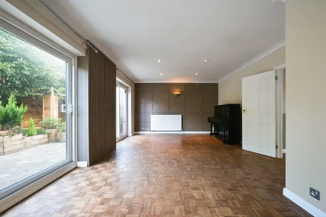 Lewins Road, Epsom, KT18, photo 3
