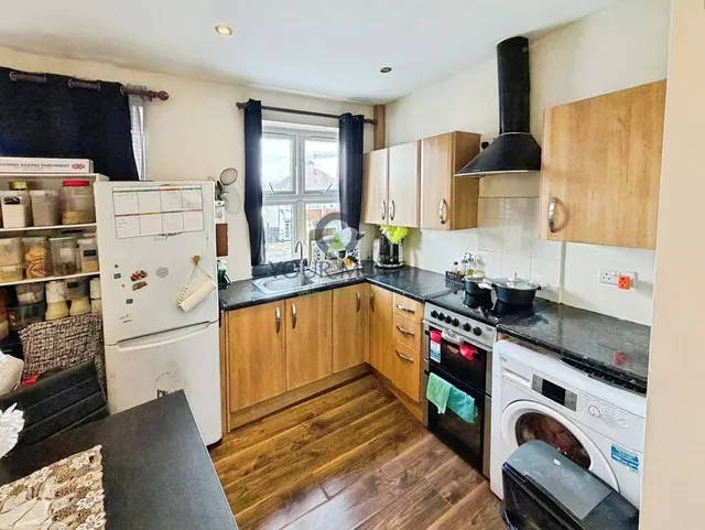 Photo 3 — Croydon Road, Wallington, Surrey, SM6