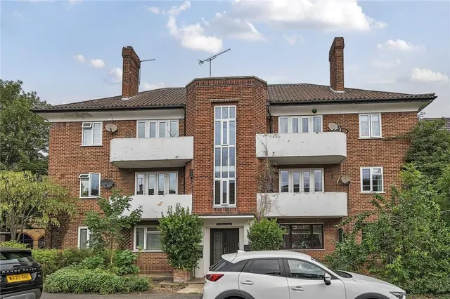 Marlborough House, Courtlands, SL6, photo 1