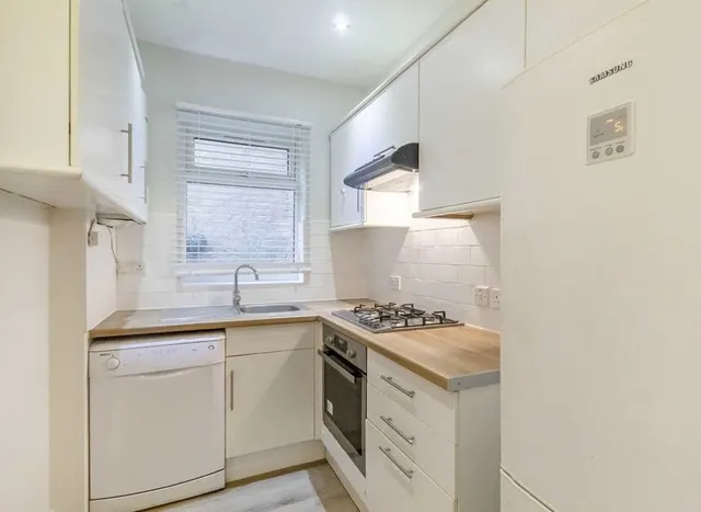 Photo 3 — Darlan Road, Fulham, SW6