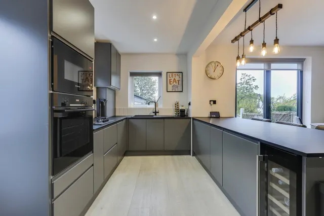 Emmott Drive, Rawdon, LS19, photo 3