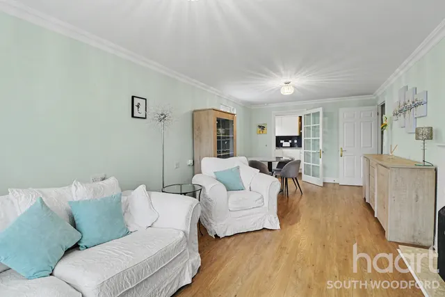Victoria Road, Buckhurst Hill, IG9, photo 2