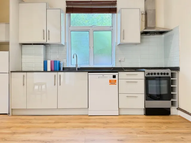 Corfton Road, Ealing, photo 1