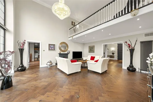 Photo 3 — East Road, Weybridge, Surrey, KT13