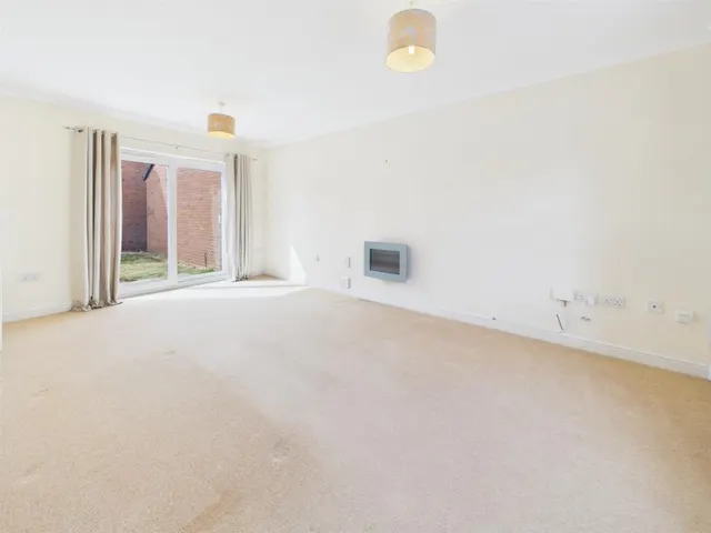 Windfall Way, Elmbridge, photo 2