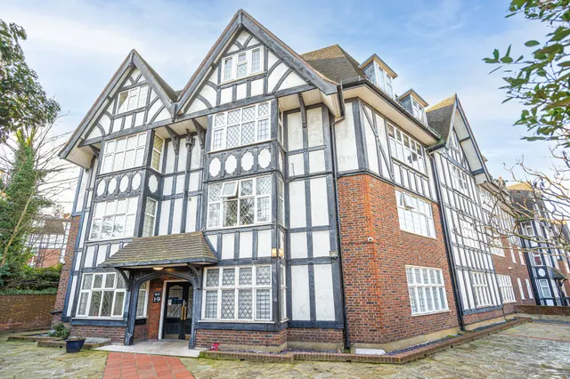 7 Wendover Court, Finchley Road, London, photo 1