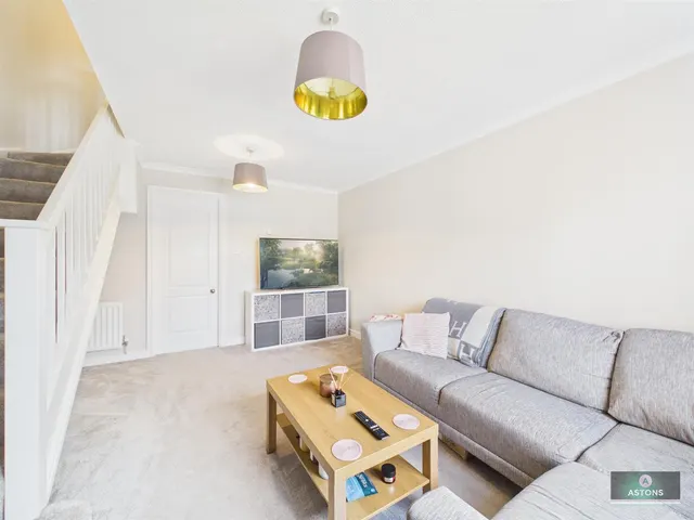 Redgrave Drive, Maidenbower, photo 3