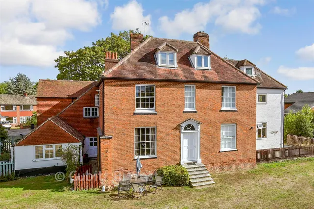 Cannon Grove, Fetcham, KT22, photo 1