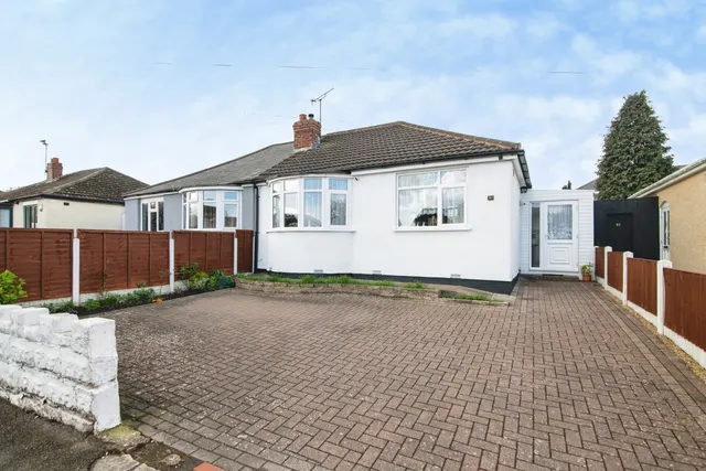 Bradley Lane, Bilston, WV14, photo 1