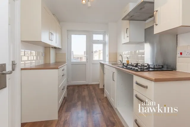 Blackstone Avenue, Eldene, SN3, photo 3