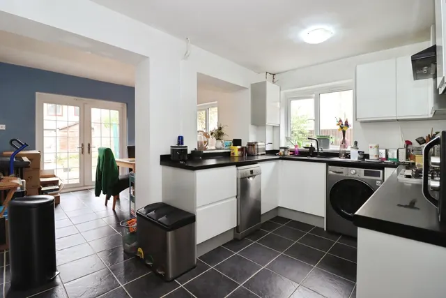 Photo 2 — Stirling Close, Yate, Bristol, Gloucestershire, BS37