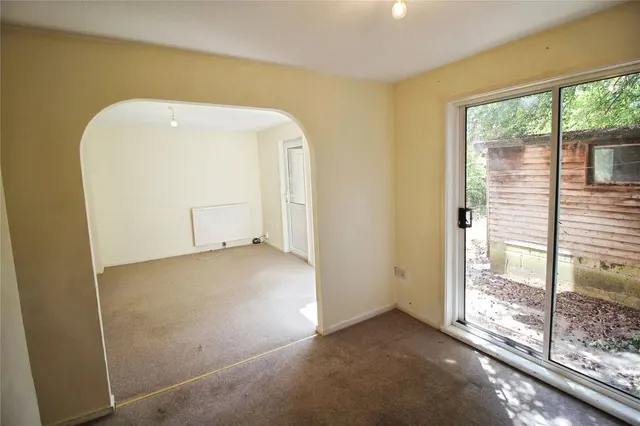 Photo 3 — Verdi Close, Hampshire, RG22