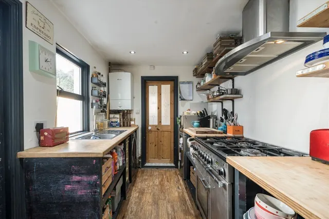 Green Lane, W7, photo 3