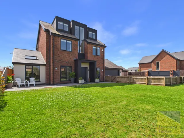 Barnview Court, Lower Bartle, Lancashire, PR4 0FX, photo 1