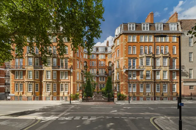 Photo 2 — Palace Court, Bayswater, London