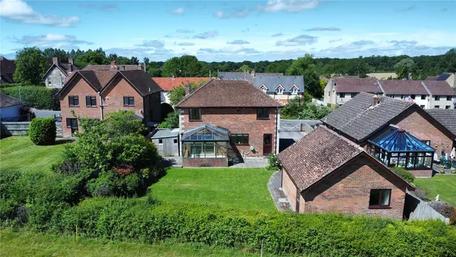 Photo 2 — Motcombe, Shaftesbury, Dorset, SP7 9HJ