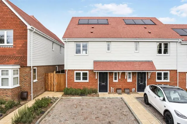 Albrighton Crescent, Paddock Wood, TN12, photo 1