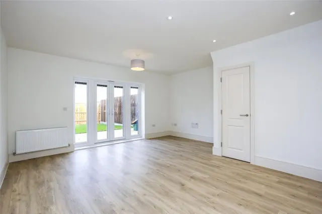 Albrighton Crescent, Paddock Wood, TN12, photo 2