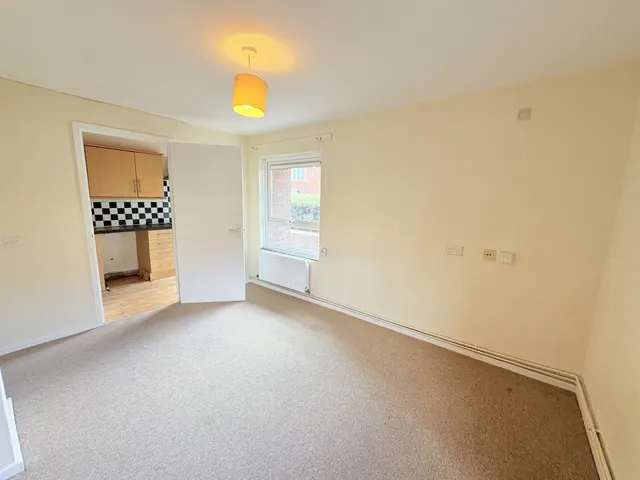 Photo 2 — 255 Twyford Avenue, Tipner, Portsmouth, PO2