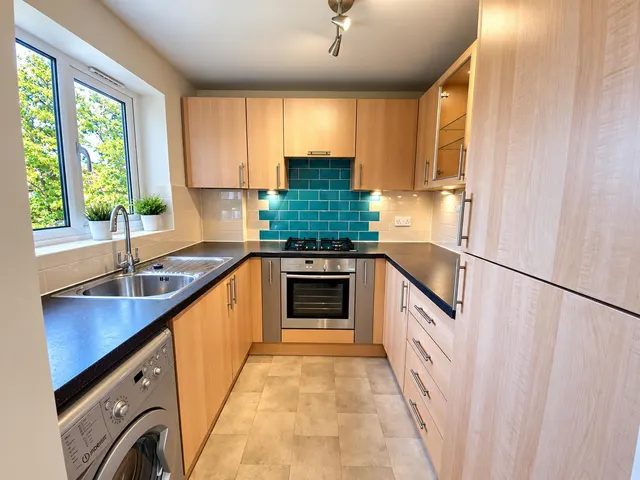 Basing Road, Banstead, SM7, photo 1