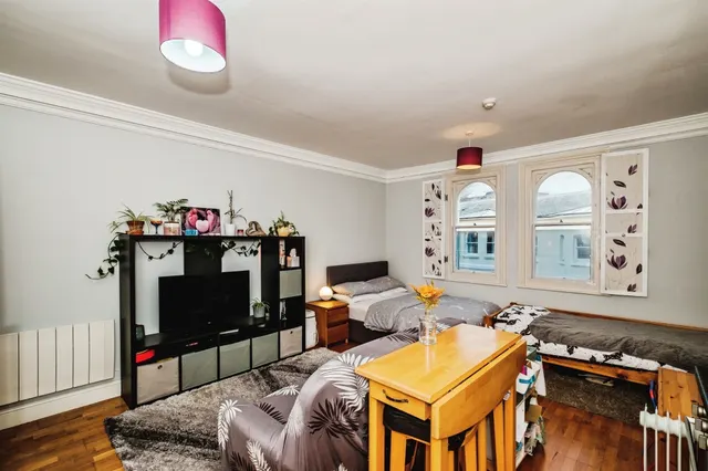 Farncombe Road, Worthing, BN11, photo 2