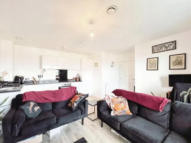 Westmoreland Road, London, NW9, photo 2