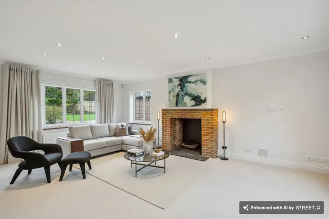 Photo 3 — Chiltern Hills Road, Beaconsfield, HP9