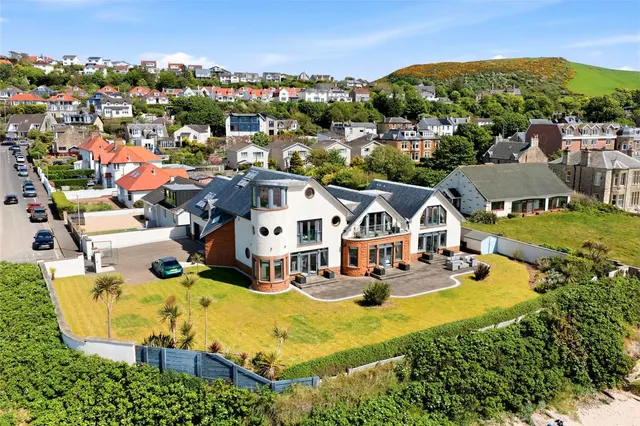 Hyndman Road, Seamill, KA23, photo 1