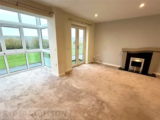 Heathmoor Park Road, Illingworth, HX2, photo 2